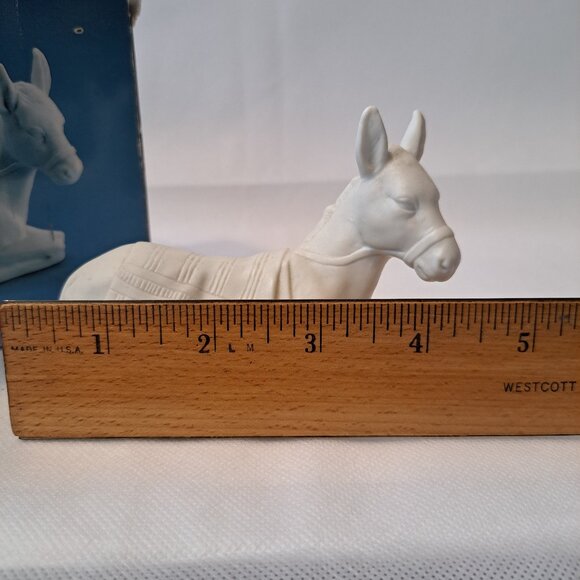 Avon Nativity Collectibles Donkey White Bisque Porcelain Figurine Vintag… - Picture 10 of 12